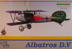 1/72 WW 1 Albatros D.V Weekend Edition model plane kit.