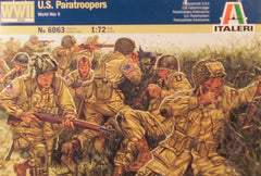 1/72 WW 2 U.S. Paratrooper military figures.