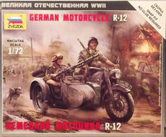 1/72 WW 2 German motorcycle with sidecar & military figures.