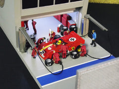 1/64 / HO slot car pit crew figures (Classic).