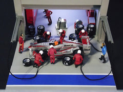 1/64 / HO slot car pit crew figures (Modern).