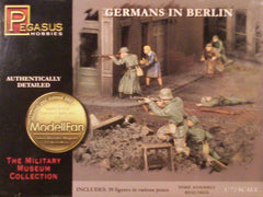 1/72 WW 2 Germans in Berlin military & civilian figures.