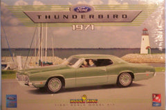 1/25 1971 Ford Thunderbird plastic model car kit.