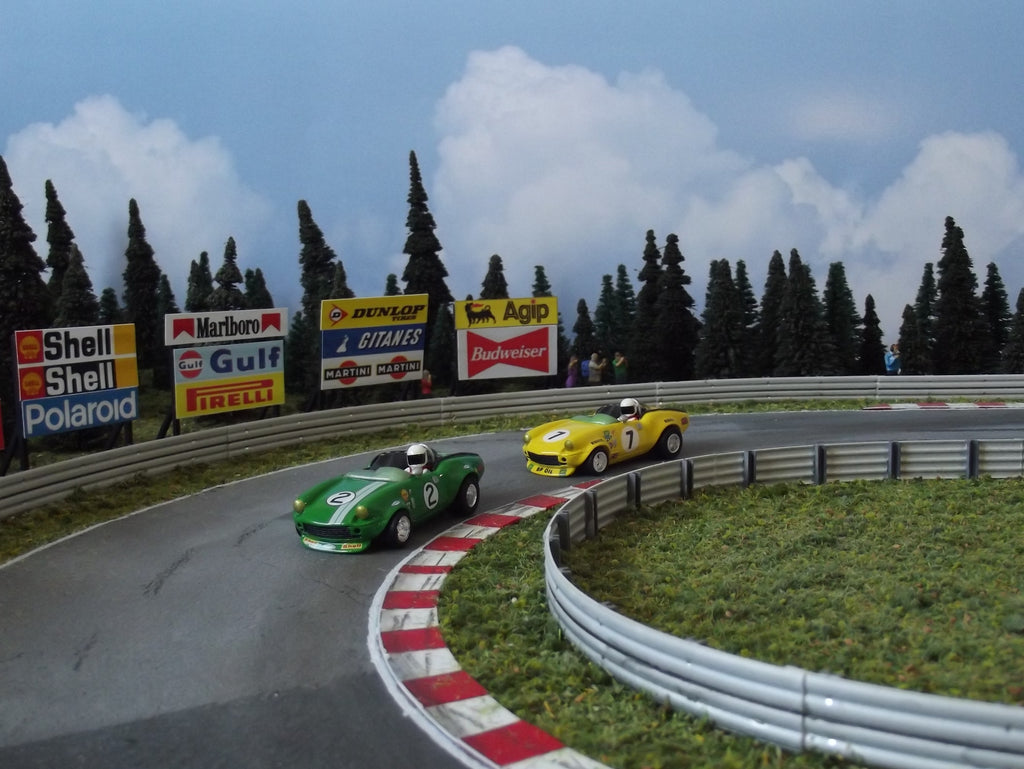 American Diorama 1:64 Racetrack Diorama w/Auto World Gulf Racing Livery  Stickers