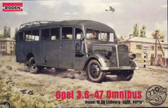 1/72 German WW 2 military bus model kit.